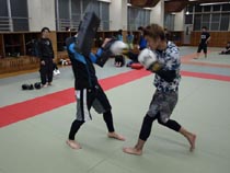神戸格闘技サークルの格闘技練習写真（キックボクシング組）